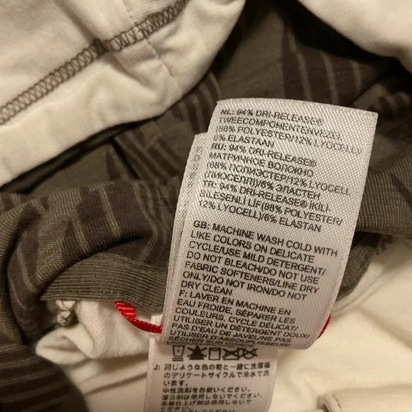 The North Face Women’s Henley Pullover Hoodie Ivory - Picture 12 of 12